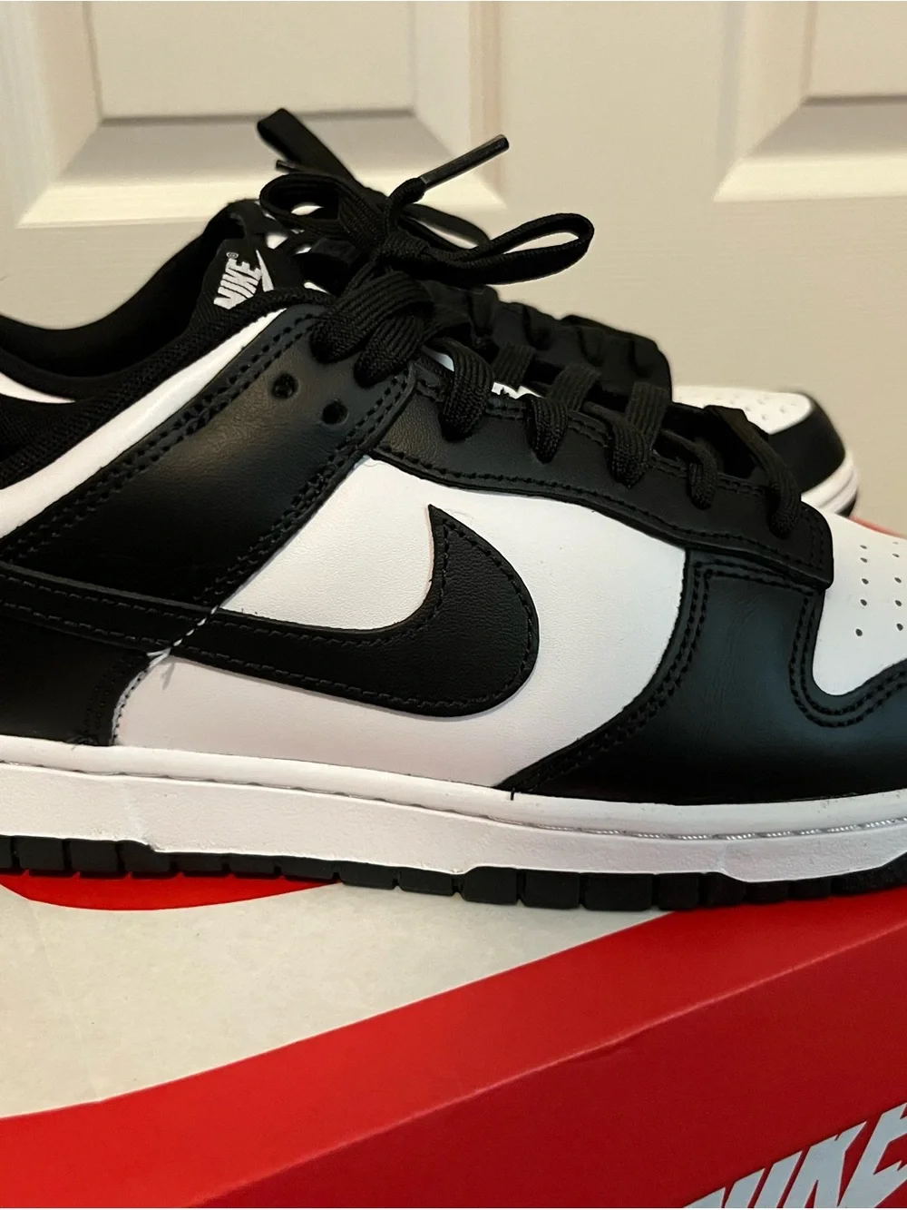 Nike Men’s Black and White Low-Top Sneakers